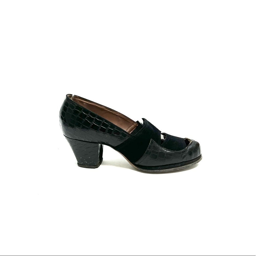 Vintage 1940s Black Alligator Leather And Suede Cutout Pumps
